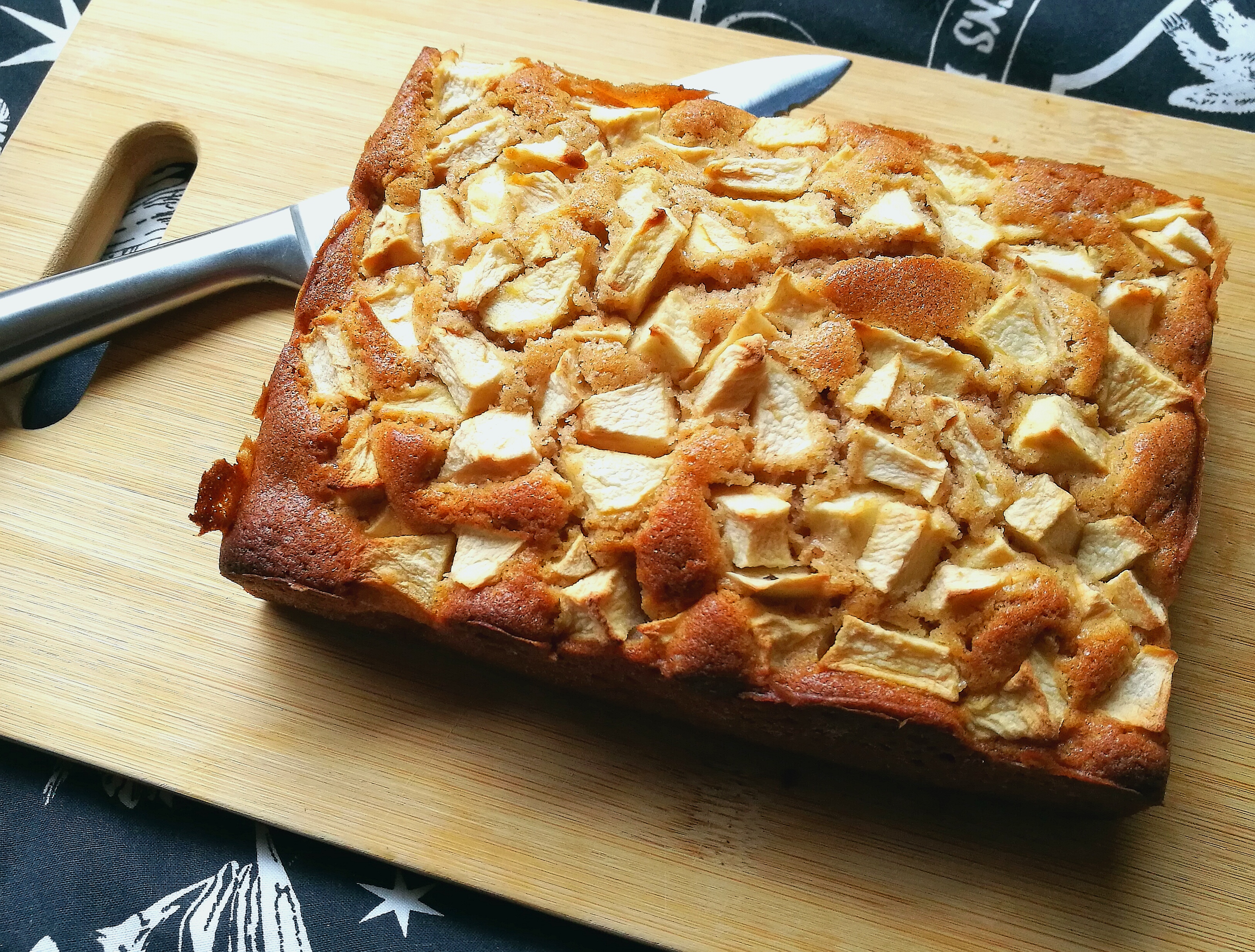 Vegan apple cake